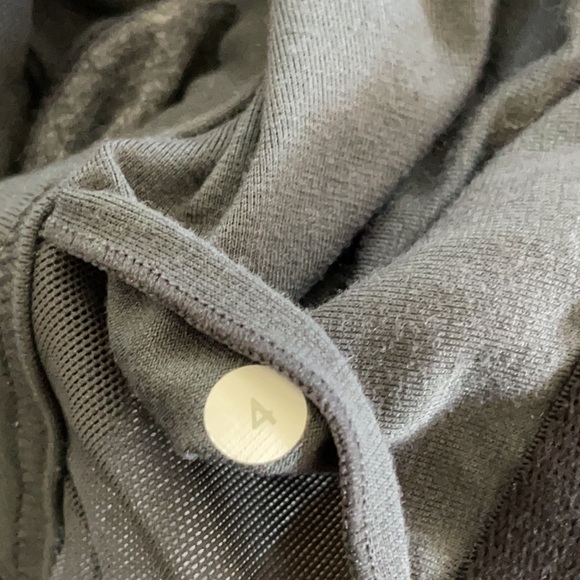 Lululemon tank top size 4🔥🔥 - Picture 4 of 4